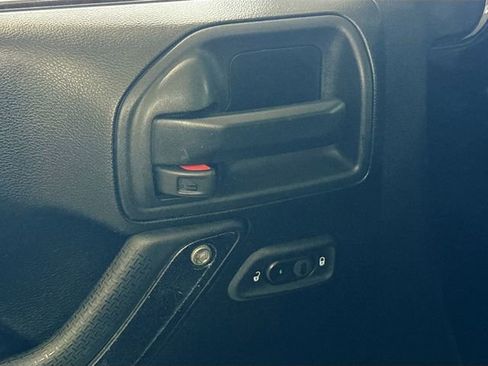 Used 2018 Jeep Wrangler Unlimited Sahara image 16