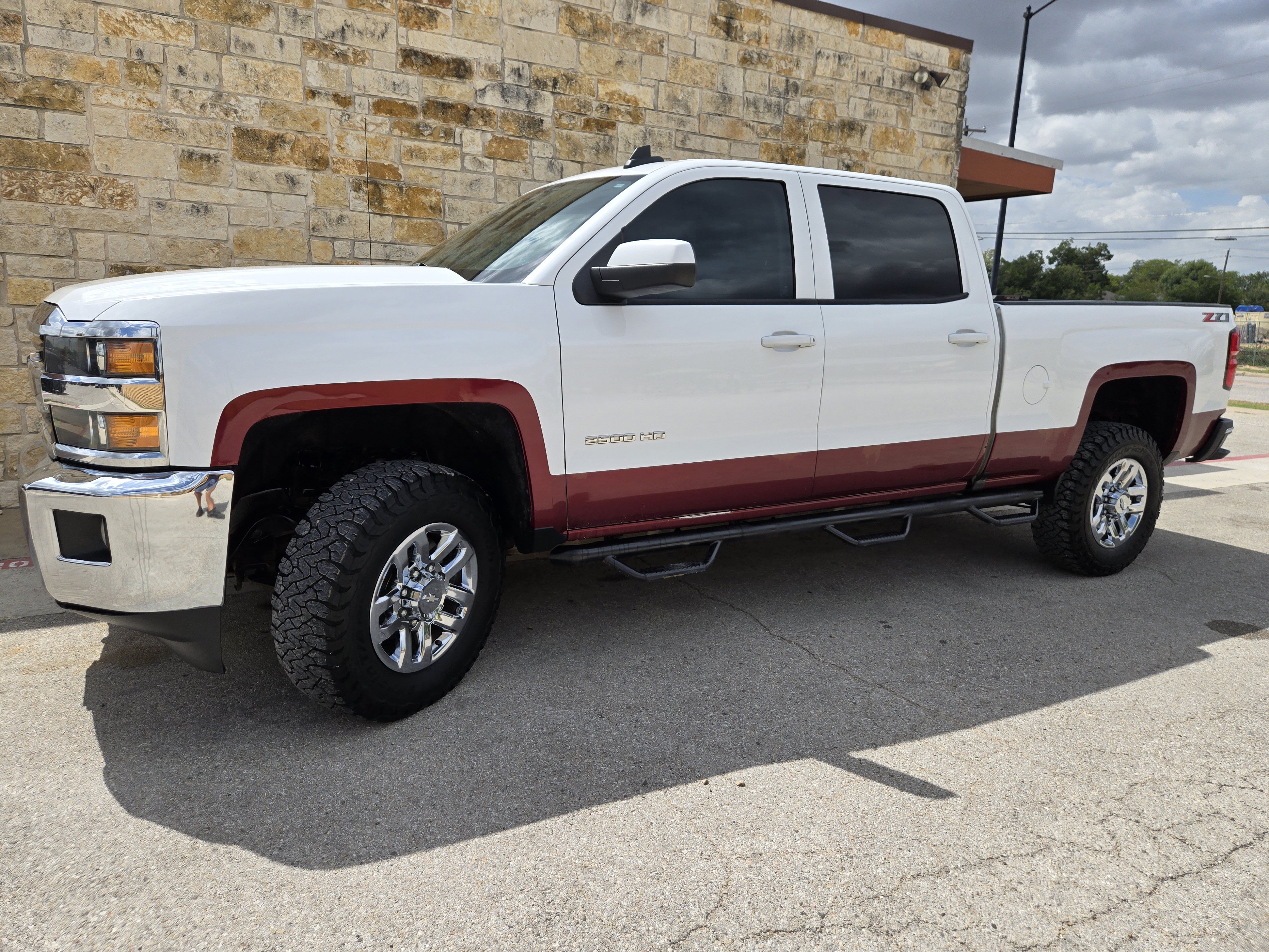 Used 2018 Chevrolet Silverado 2500 LT w/ LT Convenience Package AWD/4WD image 2