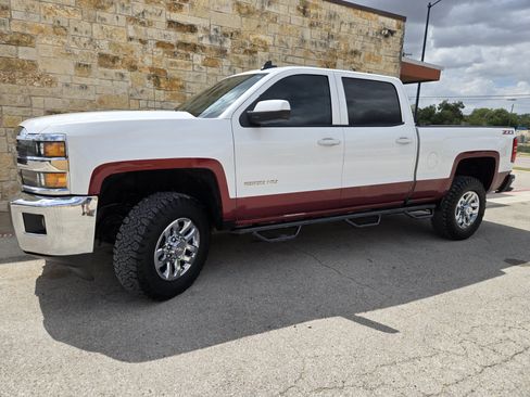 Used 2018 Chevrolet Silverado 2500 LT w/ LT Convenience Package AWD/4WD image 2