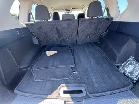 Used 2025 Nissan Rogue SV AWD/4WD image 28