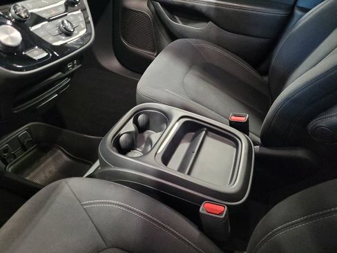 Used 2018 Chrysler Pacifica Touring Plus w/ S Appearance Package FWD image 26