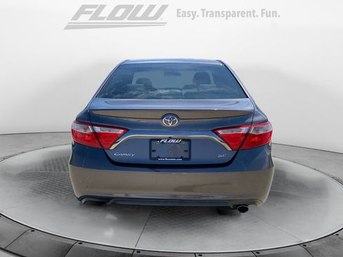 Used 2016 Toyota Camry SE image 3