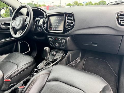 Used 2019 Jeep Compass Limited AWD/4WD image 17