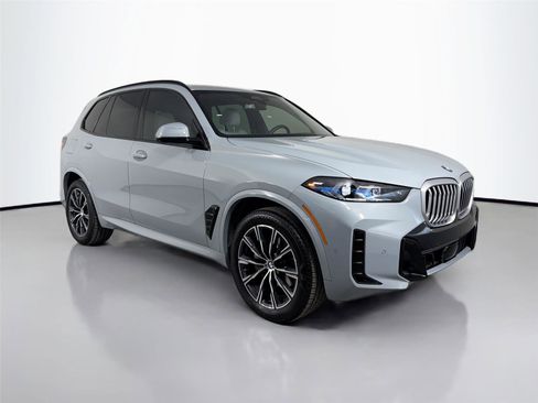 Used 2026 BMW X5 xDrive40i w/ M Sport Package AWD/4WD image 3