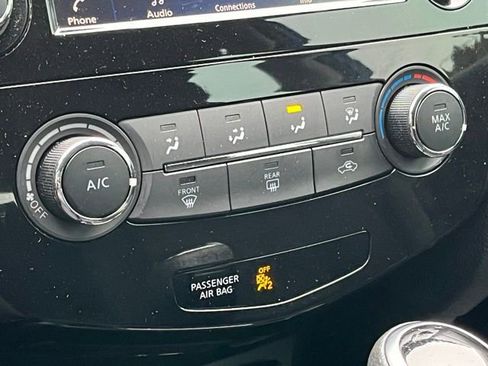 Used 2020 Nissan Rogue S image 17