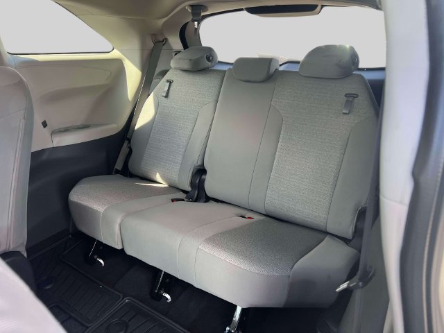 Used 2022 Toyota Sienna LE FWD image 16