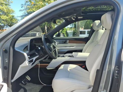 Used 2026 Cadillac Vistiq Luxury image 9