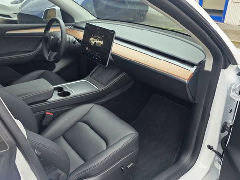 Used 2025 Tesla Model Y Long Range image 12