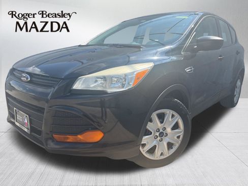 Used 2016 Ford Escape S FWD image 1