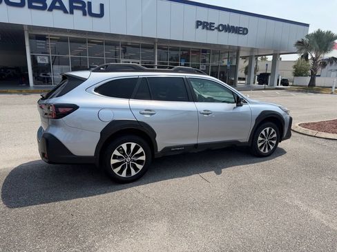 Used 2024 Subaru Outback Limited AWD/4WD image 3