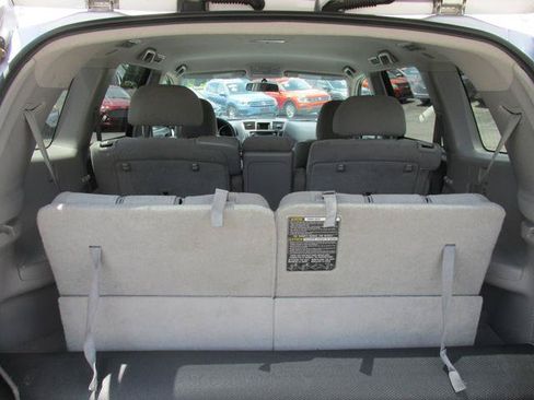 Used 2013 Toyota Highlander FWD w/ Cold Weather Pkg image 6