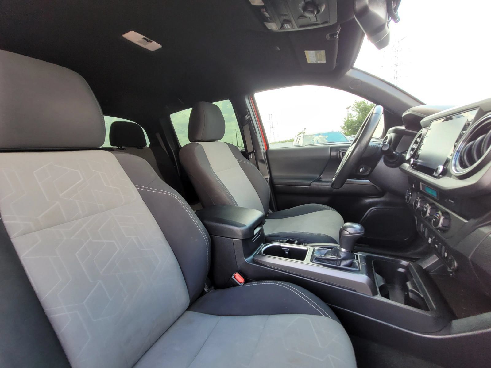 Used 2021 Toyota Tacoma TRD Off-Road AWD/4WD image 4