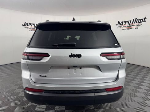Used 2023 Jeep Grand Cherokee L Altitude AWD/4WD image 8