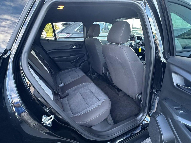Used 2024 Chevrolet Trax RS FWD image 13