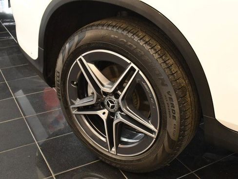 Used 2021 Mercedes-Benz GLC 300 4MATIC w/ AMG Line image 43