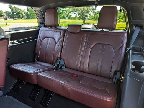 Used 2024 Ford Expedition Limited AWD/4WD image 19