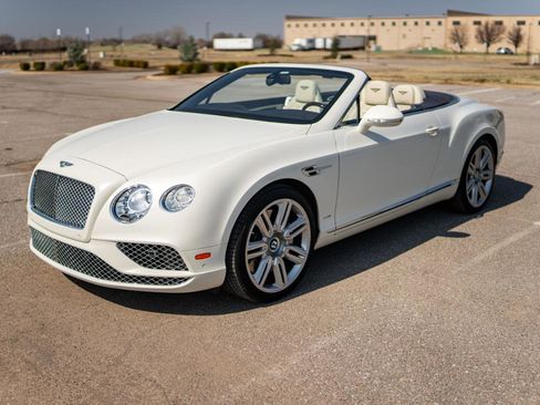 Used 2017 Bentley Continental GT image 53