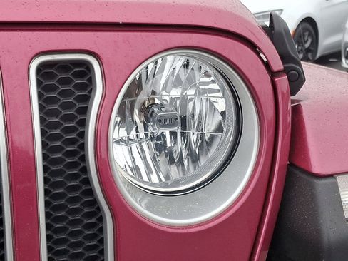 Used 2022 Jeep Wrangler Unlimited Sahara w/ Cold Weather Group AWD/4WD image 9