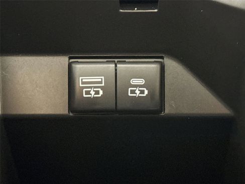 Certified 2023 Toyota Camry XLE FWD image 33
