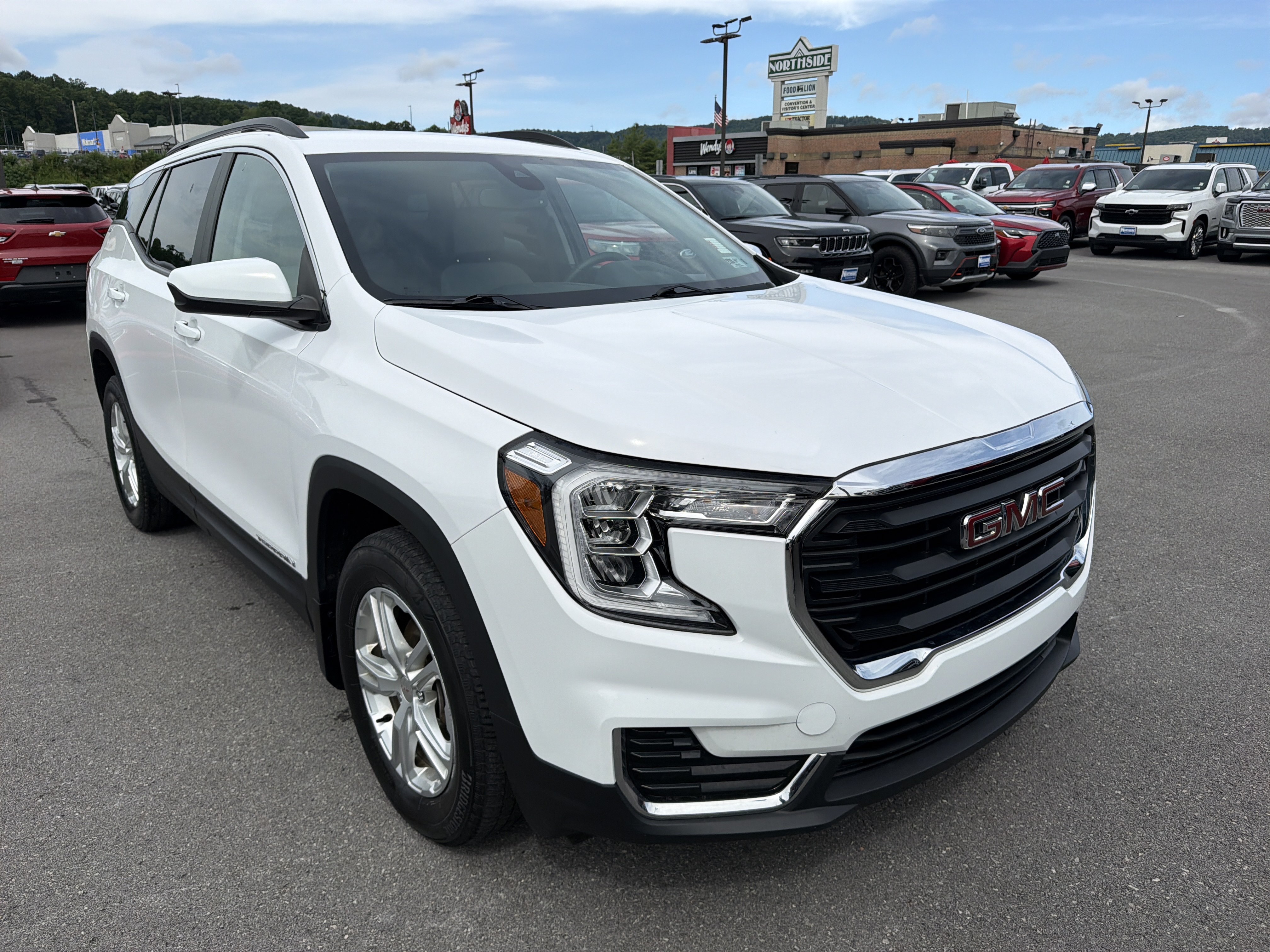 Certified 2024 GMC Terrain SLE w/ Driver Convenience Package AWD/4WD image 3
