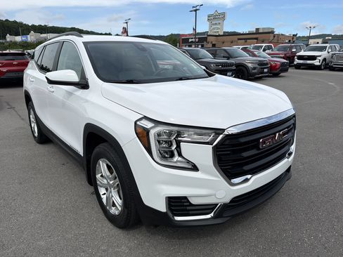 Certified 2024 GMC Terrain SLE w/ Driver Convenience Package AWD/4WD image 3