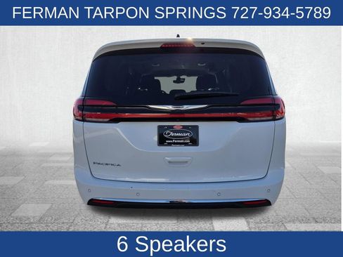 Used 2024 Chrysler Pacifica Touring-L image 9