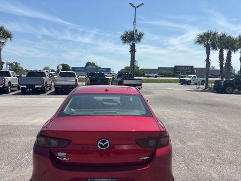Used 2019 MAZDA MAZDA3 Sedan w/ Preferred Package image 4