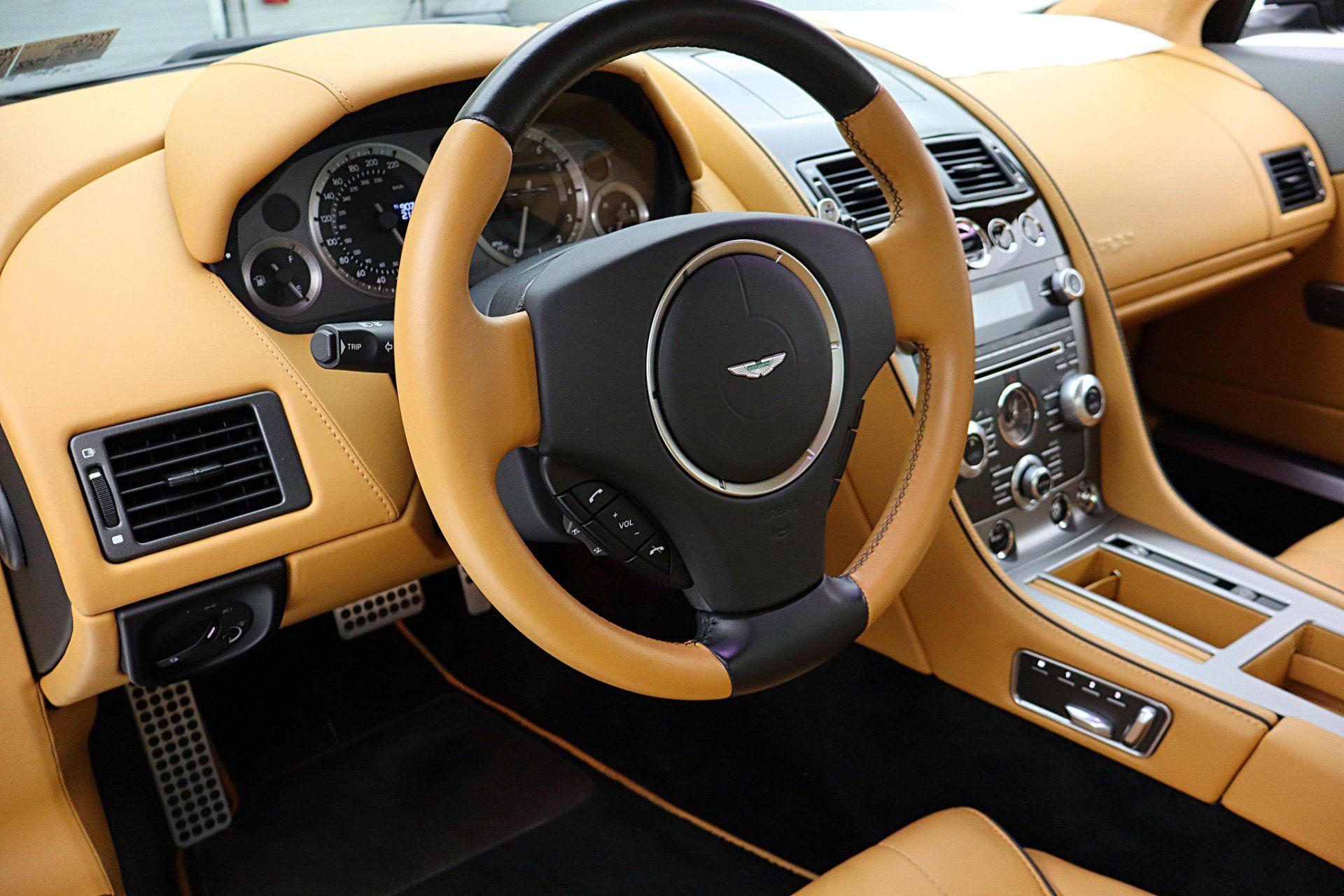 Used 2012 Aston Martin Virage Coupe RWD image 24