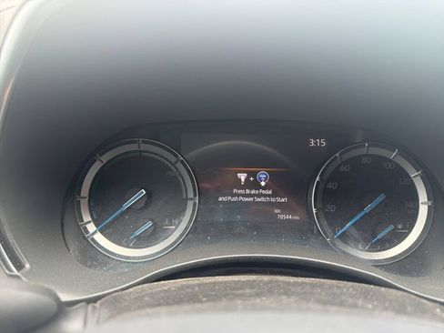 Used 2021 Toyota Highlander Platinum FWD image 2