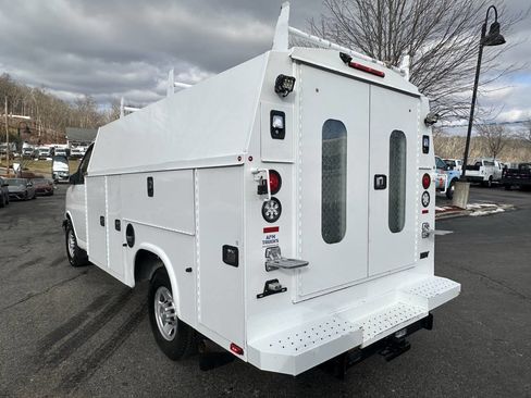 Used 2015 Chevrolet Express 3500 image 16