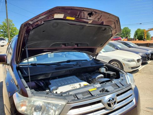 Used 2011 Toyota Highlander Limited w/ Tow Pkg FWD image 54