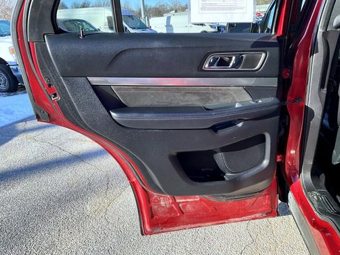 Used 2018 Ford Explorer XLT w/ Equipment Group 202A image 23