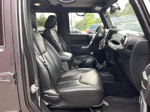 Used 2016 Jeep Wrangler Unlimited Rubicon AWD/4WD image 37