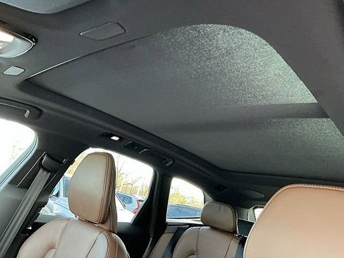 Certified 2023 Volvo XC60 B5 Ultimate w/ Climate Package image 17