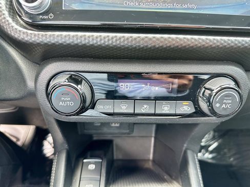 Used 2021 Nissan Kicks SV FWD image 15