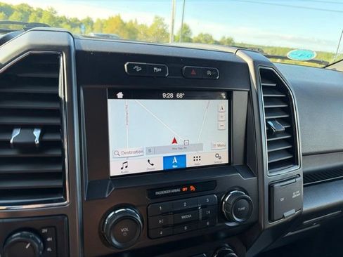 Used 2019 Ford F150 XLT w/ Equipment Group 302A Luxury AWD/4WD image 16