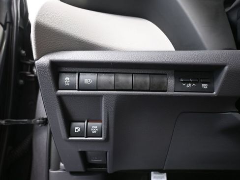 Used 2022 Toyota Sienna XLE AWD/4WD image 28