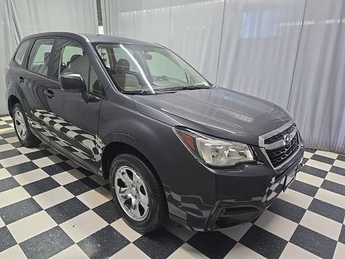 Used 2017 Subaru Forester 2.5i AWD/4WD image 3
