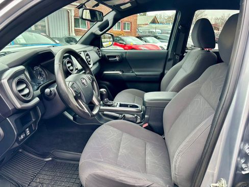 Used 2016 Toyota Tacoma TRD Sport w/ Exterior Package image 11