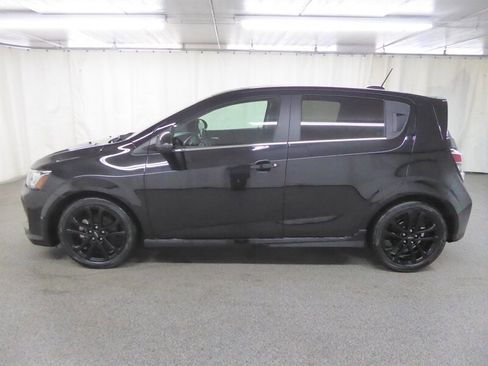 Used 2018 Chevrolet Sonic LT w/ Fun and Sun Package FWD image 4