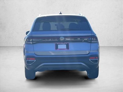 Certified 2025 Volkswagen Taos SE image 7