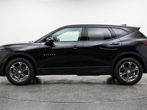 Used 2025 Chevrolet Blazer LT FWD image 5