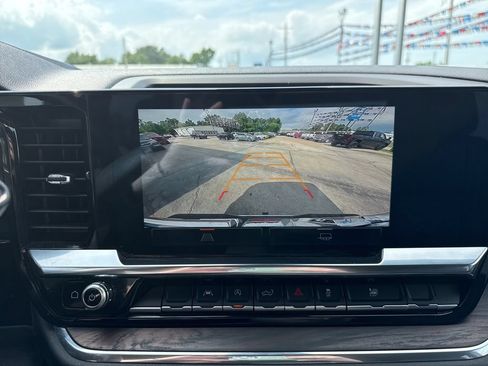 Used 2025 GMC Sierra 1500 SLT AWD/4WD image 17