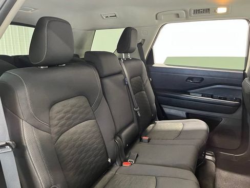 Used 2024 Nissan Pathfinder SV AWD/4WD image 13