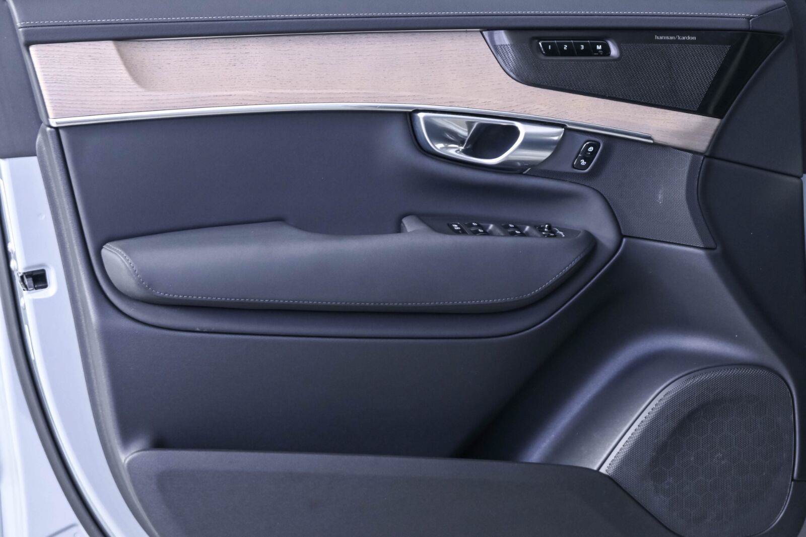 Certified 2026 Volvo XC90 B6 Plus AWD/4WD image 6