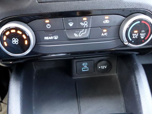 Used 2022 Ford Escape SE image 9