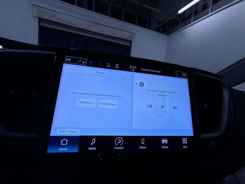 Used 2024 Chrysler Pacifica Touring-L image 23