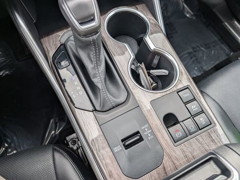 Used 2024 Toyota Highlander Platinum image 23