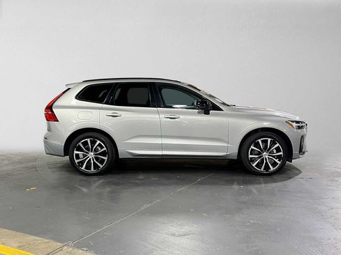Used 2023 Volvo XC60 B5 Ultimate AWD/4WD image 2