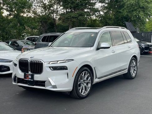 Used 2023 BMW X7 xDrive40i w/ Executive Package AWD/4WD image 2